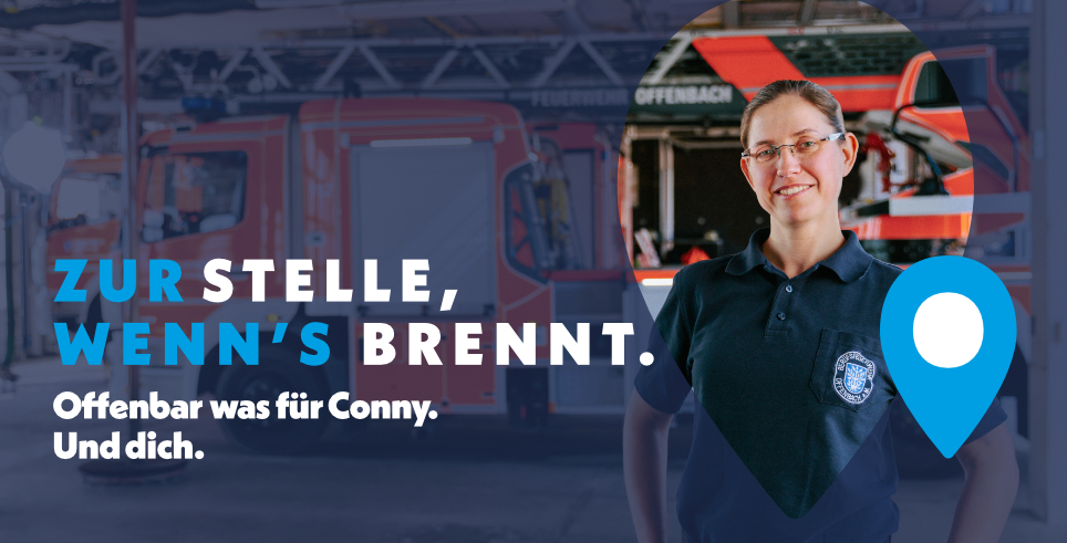 Symbolbild mit lachender Feuerwehrfrau
