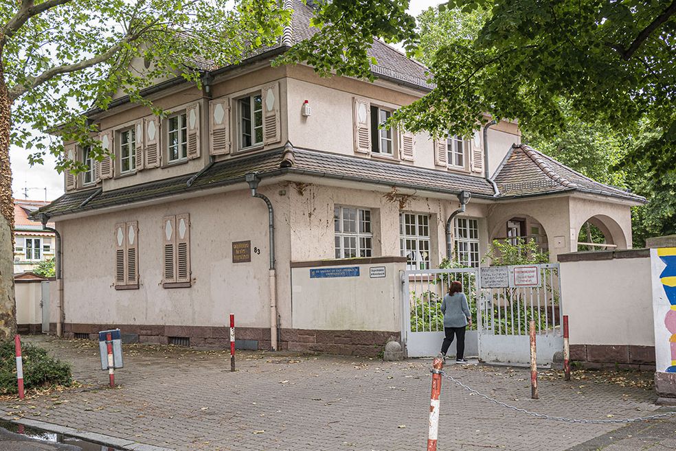 Bild: Die Außenfasade eines Kindergartens.